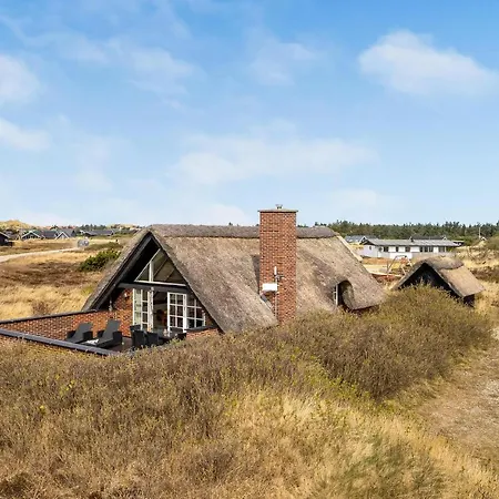 2 Bedroom Beach Front Home In Ringkobing * Ringkøbing