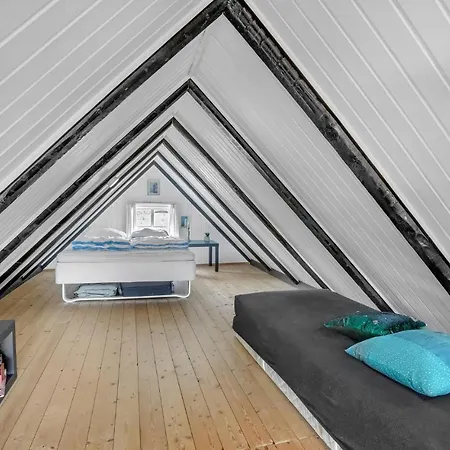 2 Bedroom Front In *